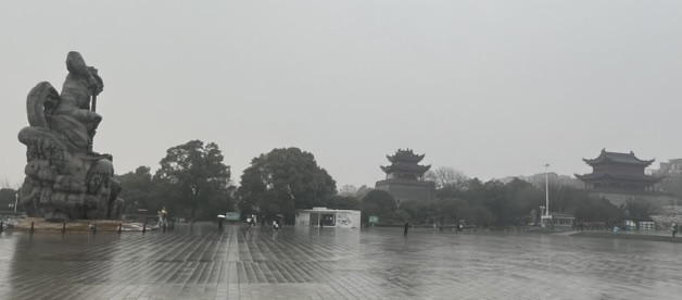 Dongting Lake area road scene